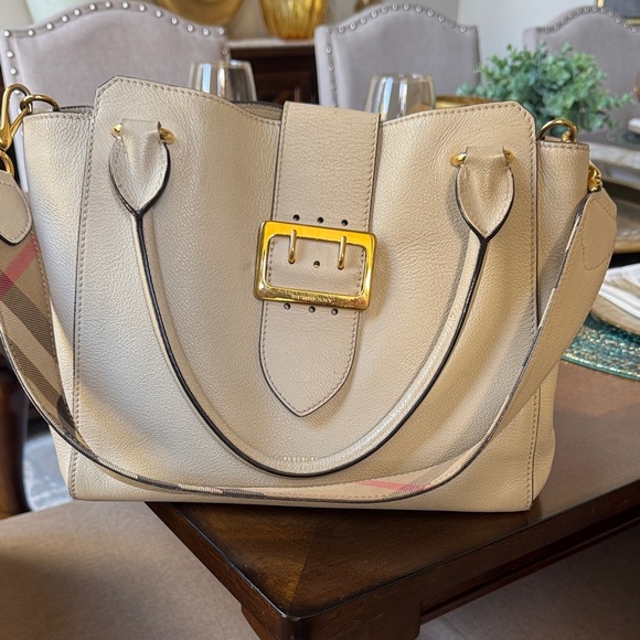 Burberry Cream Tote with Gold Buckle - Picture 2 of 8